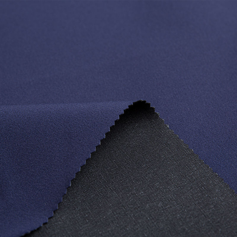Nylon elasticizzato in quattro direzioni da 190 g/m² con membrana bianca e rete traspirante in PTFE - Tre in uno