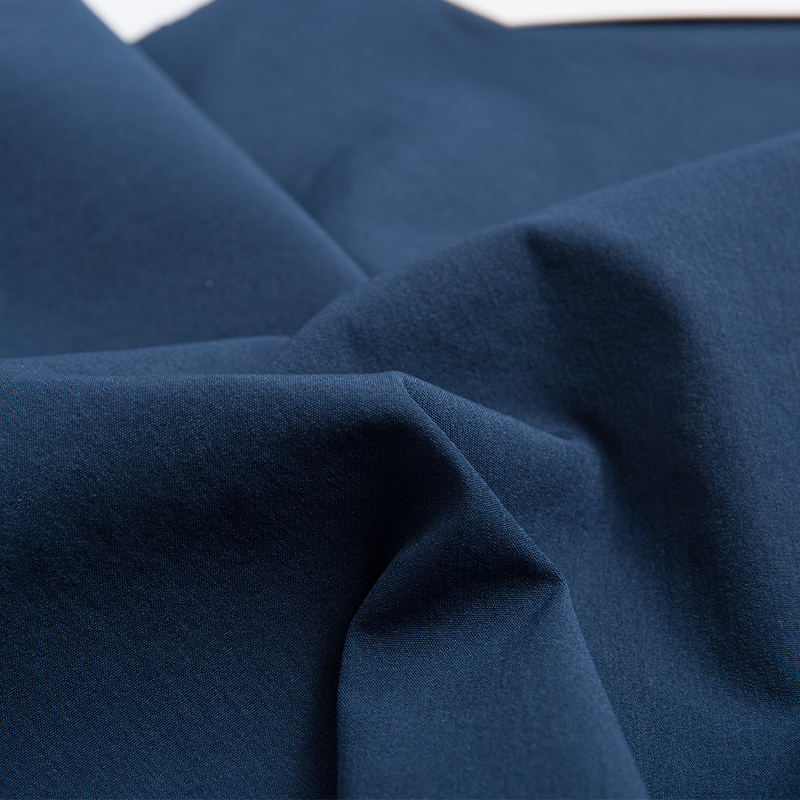 Tessuto C0DWR twist in nylon a 4 direzioni con trama elasticizzata da 125 g/m²
